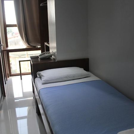 West Makati Hotel Makati City Kültér fotó