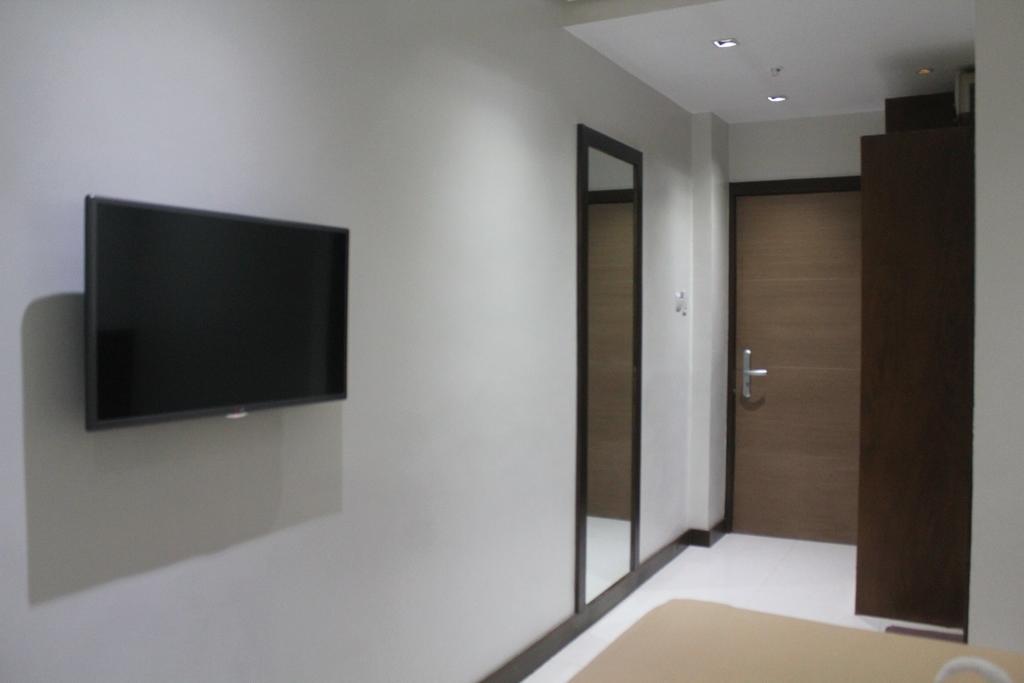 West Makati Hotel Makati City Szoba fotó
