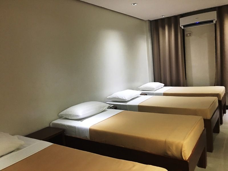 West Makati Hotel Makati City Kültér fotó