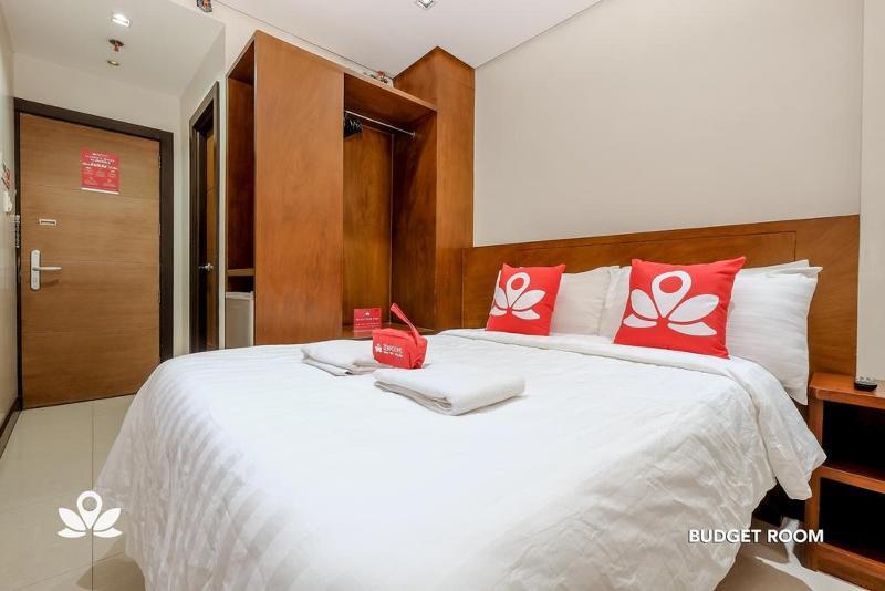West Makati Hotel Makati City Kültér fotó