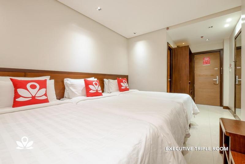 West Makati Hotel Makati City Kültér fotó