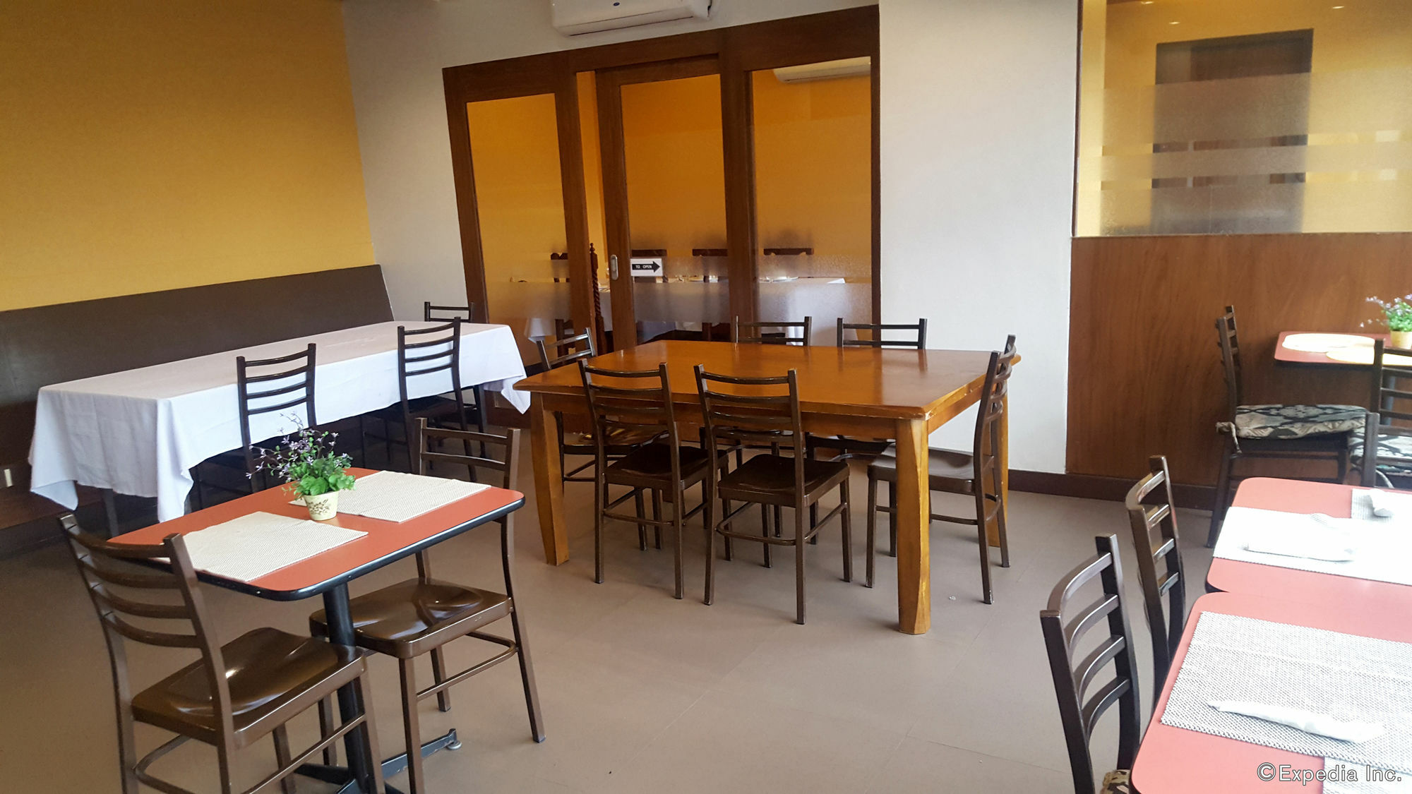 West Makati Hotel Makati City Kültér fotó