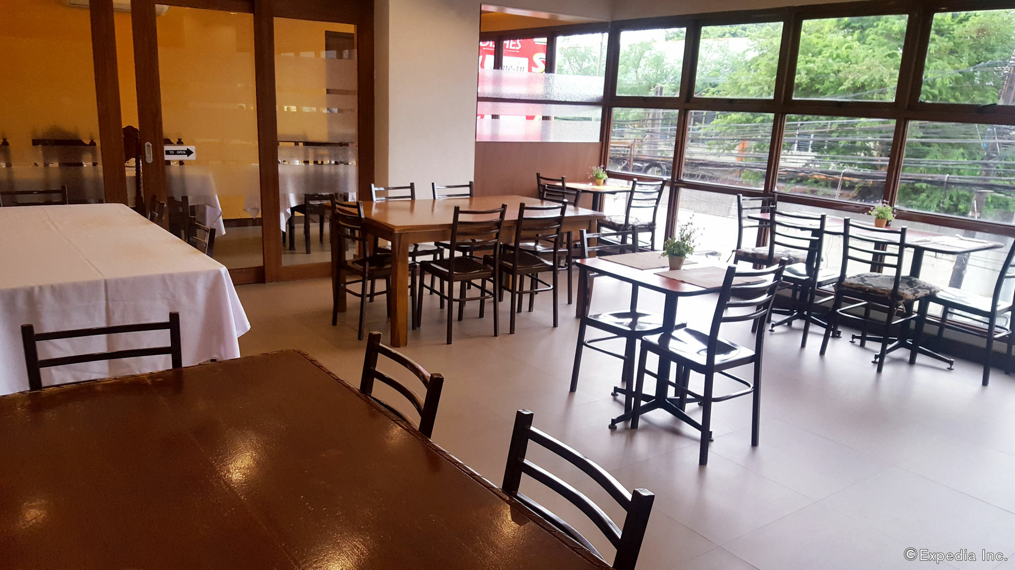 West Makati Hotel Makati City Kültér fotó