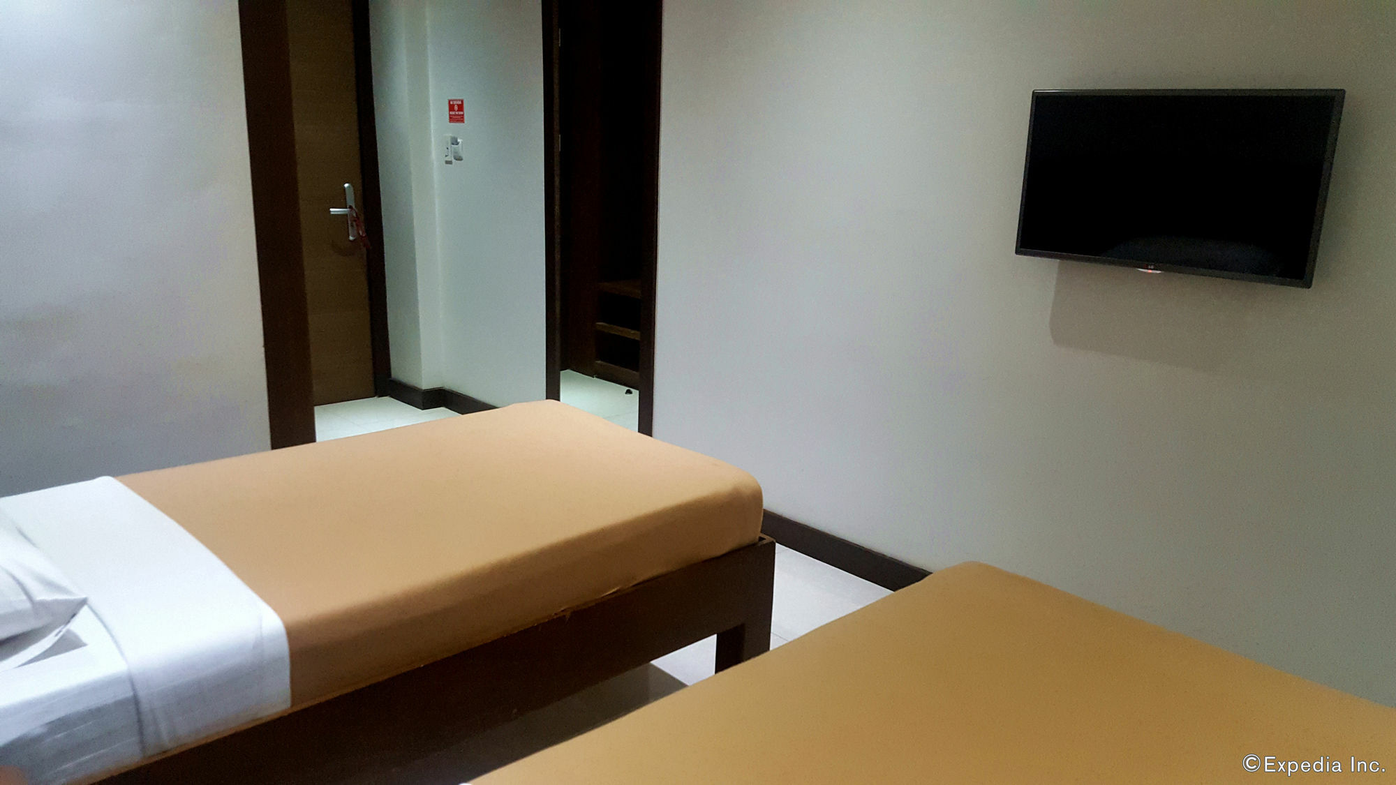 West Makati Hotel Makati City Kültér fotó